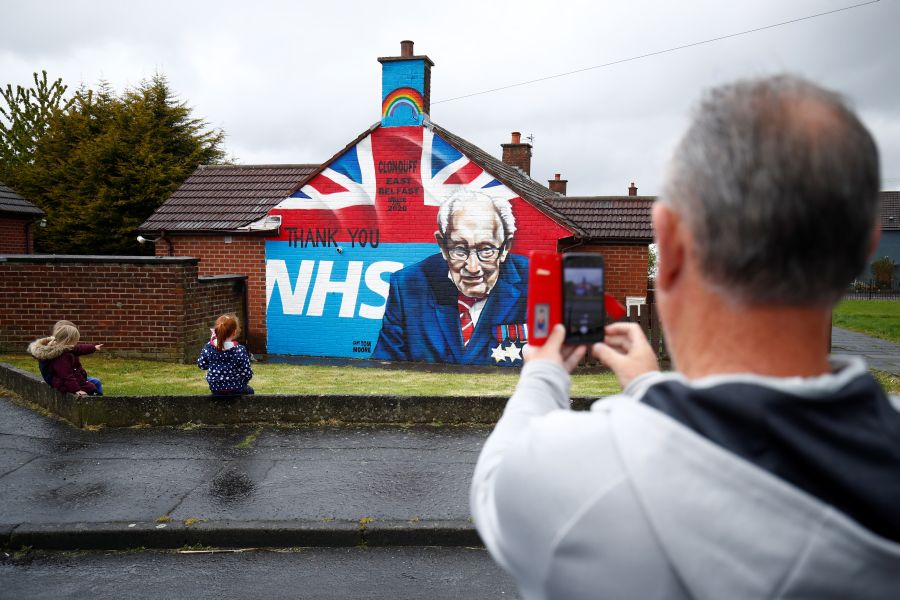 Formula One hails Britain's fundraising hero 'Captain Tom'